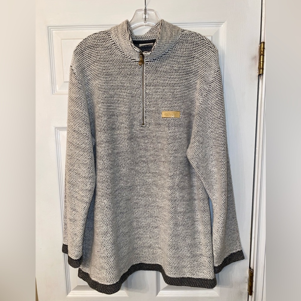 Jadelynn Brooke women’s pullover XL. White and grey